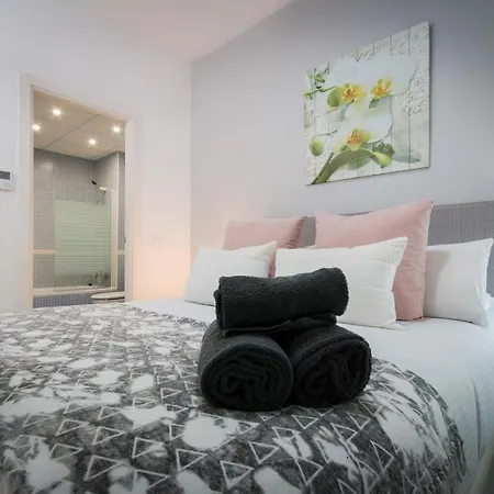 Holidays2malaga Eduardo Ocon En Planta Baja Y Zona De Ocio Nocturno * マラガ