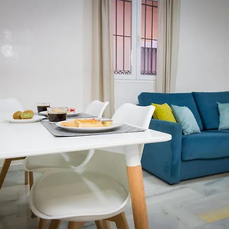 Holidays2malaga Eduardo Ocon En Planta Baja Y Zona De Ocio Nocturno マラガ
